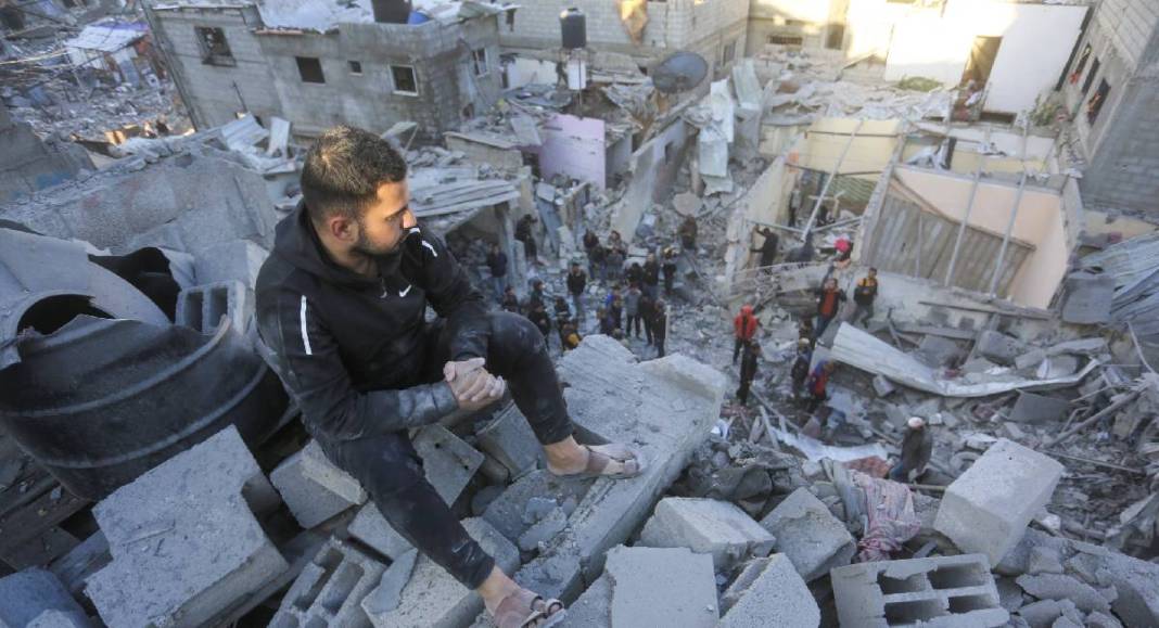 İsrail, sivillerin yaşadığı Nusayrat Kampı'nı bombaladı 2